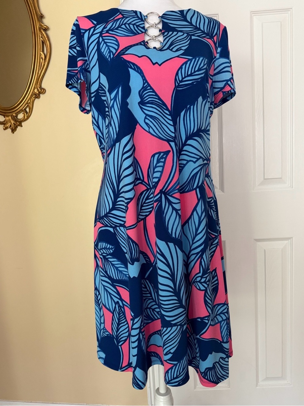 Ivy Lane Tropical Leaf Print Swing Dress silver metal Ring Detail Size Medium